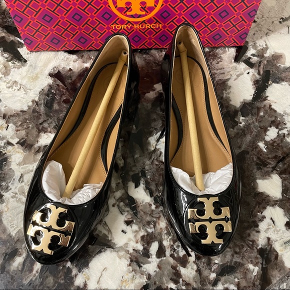 Tory Burch Black Claire Patent Leather Gold Tone Ballet Flats Size 5.5 - Picture 2 of 10